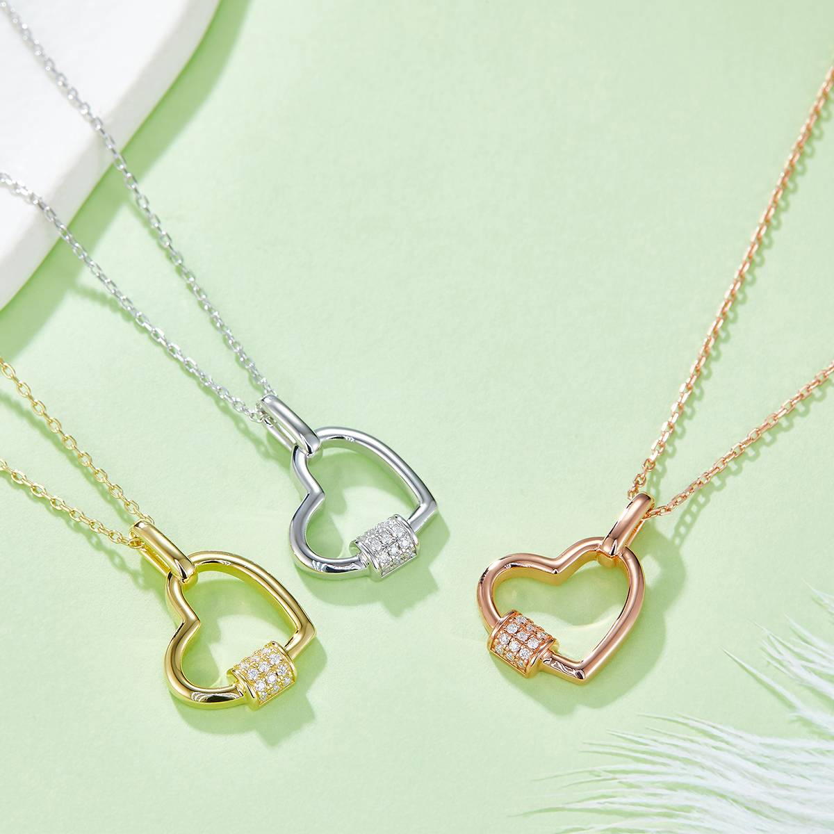 锁芯爱心吊坠S925银莫桑钻厘石D级0.1CT